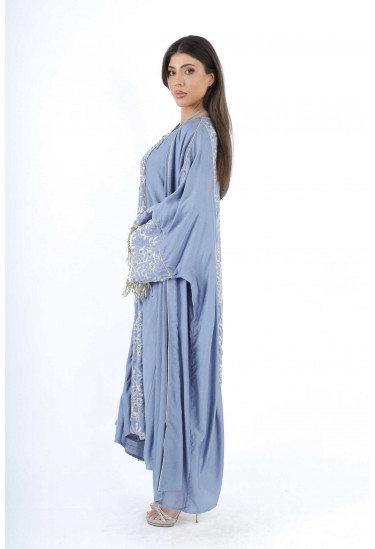 جلابية راقية بتطريز فخم ولمسات ذهبية أنيقة 