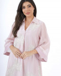 جلابية للمناسبات بأكمام فضفاضة وتطريز أنيق