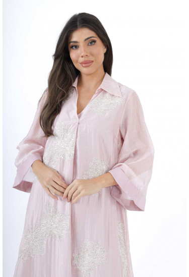 جلابية للمناسبات بأكمام فضفاضة وتطريز أنيق