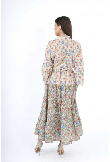 فستان نسائي مزين بالزهور 