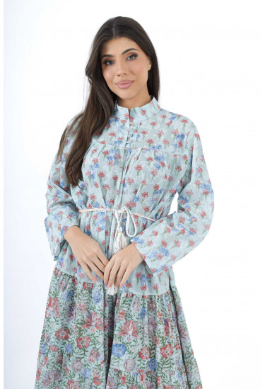 فستان نسائي مزين بالزهور 