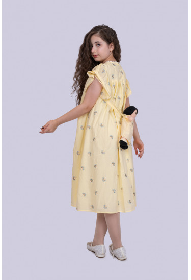 فستان بناتي بنقوش رقيقه