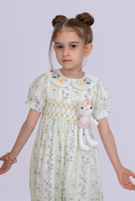 جمبسوت طفولي بناتي بطبعات زهرية وياقة مطرزة