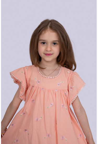 فستان بناتي بتطريز رقيق