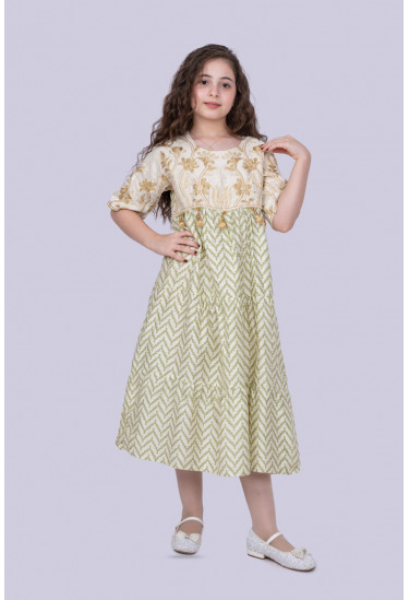 جلابية أطفالي مطرزة بنمط أدوار بكشكشة