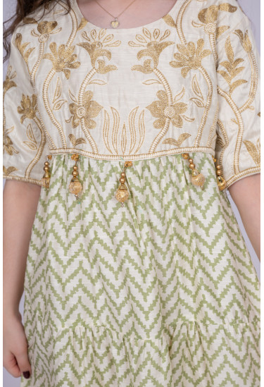 جلابية أطفالي مطرزة بنمط أدوار بكشكشة