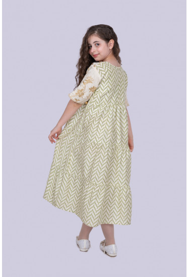 جلابية أطفالي مطرزة بنمط أدوار بكشكشة