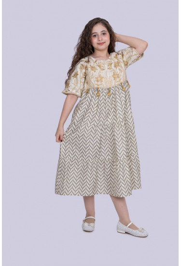 جلابية أطفالي مطرزة بنمط أدوار بكشكشة