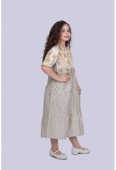 جلابية أطفالي مطرزة بنمط أدوار بكشكشة