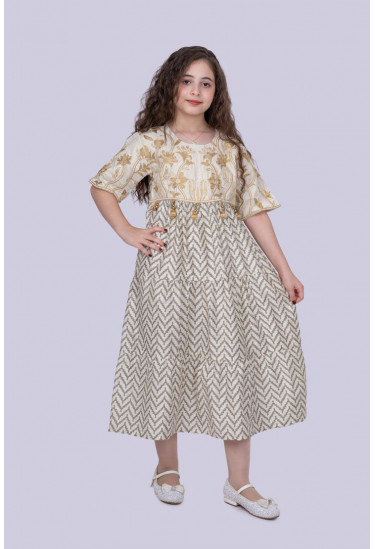 جلابية أطفالي مطرزة بنمط أدوار بكشكشة