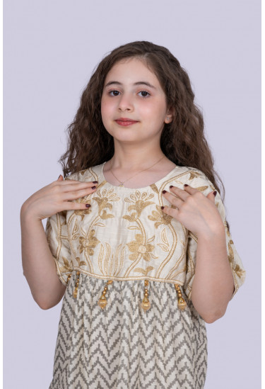 جلابية أطفالي مطرزة بنمط أدوار بكشكشة