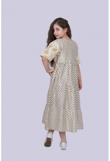 جلابية أطفالي مطرزة بنمط أدوار بكشكشة