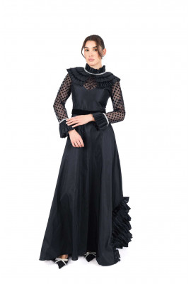 فستان سهرة بتصميم ملكي