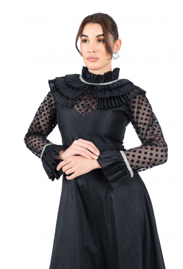 فستان سهرة بتصميم ملكي