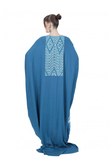 جلابية نسائية بنقوش هندسية