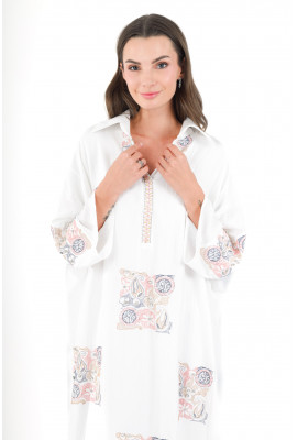 جلابية شرقية بتطريز أنيق وتصميم واسع ومريح