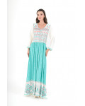 جلابية طويلة مطرزة بالخيوط