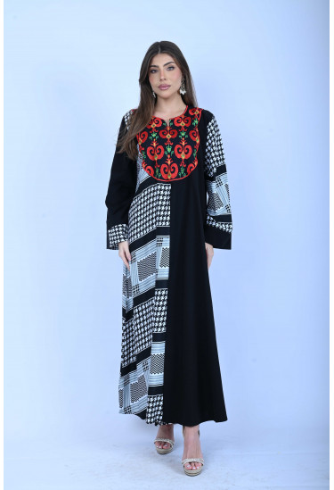 جلابية طويلة بنقوشات تراثية أنيقة