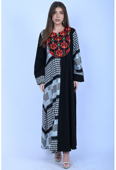 جلابية طويلة بنقوشات تراثية أنيقة