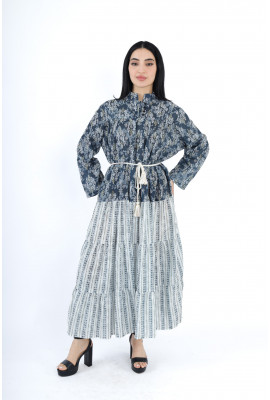 جلابية نسائية بتصميم عصري أنيق