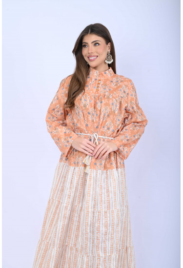 جلابية نسائية بتصميم عصري أنيق