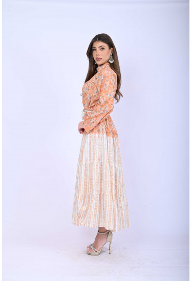 جلابية نسائية بتصميم عصري أنيق