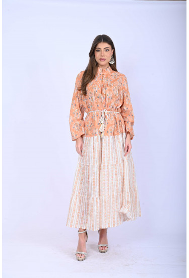 جلابية نسائية بتصميم عصري أنيق