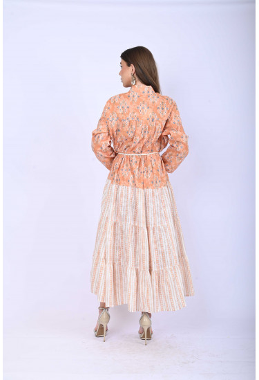 جلابية نسائية بتصميم عصري أنيق