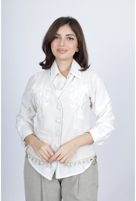 بلوزة عصرية بطابع كلاسيكي