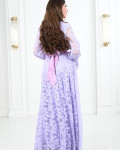 فستان نسائي طويل مُزين بالدانتيل