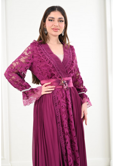 فستان نسائي طويل مُزين بالدانتيل