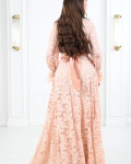 فستان نسائي طويل مُزين بالدانتيل