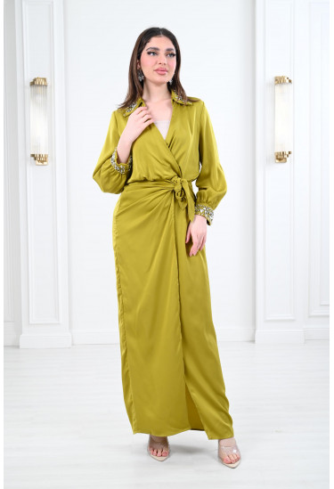 فستان طويل بنمط لف وياقة كلاسيكية