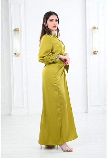 فستان طويل بنمط لف وياقة كلاسيكية