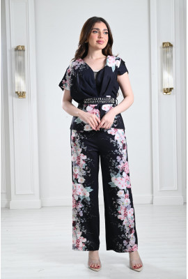 طقم نسائي بطباعات زهور