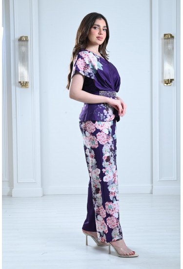 طقم نسائي بطباعات زهور