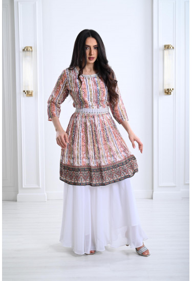 طقم نسائي بتطريزات ملونة