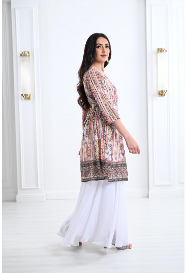 طقم نسائي بتطريزات ملونة