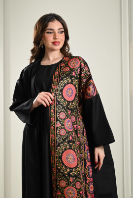 بشت بنمط كيمونو مطرز