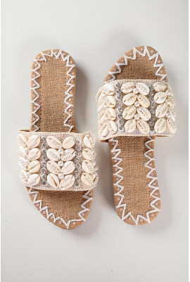 حذاء نسائي مطرز 