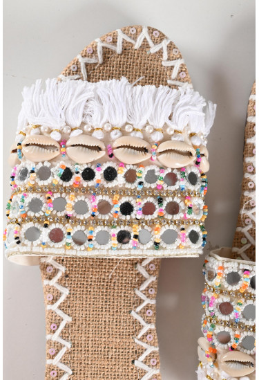 حذاء نسائي مزين بالخرز حذاء نسائي مزين بالخرز