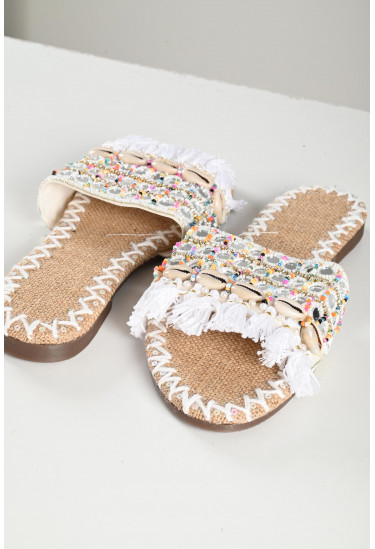 حذاء نسائي مزين بالخرز حذاء نسائي مزين بالخرز