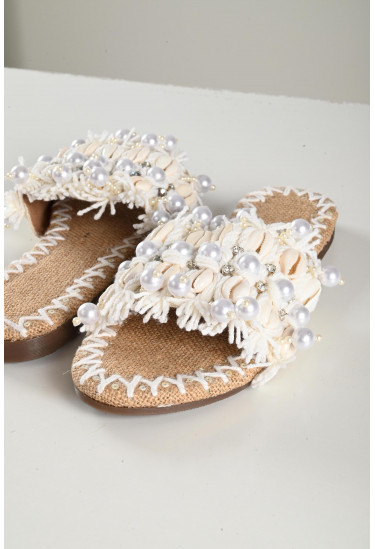 حذاء نسائي مزين بالخرز حذاء نسائي مزين بالخرز