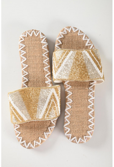 حذاء نسائي أنيق و مطرز حذاء نسائي أنيق و مطرز