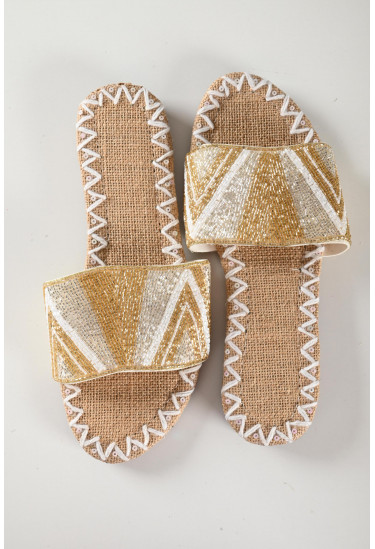 حذاء نسائي أنيق و مطرز حذاء نسائي أنيق و مطرز