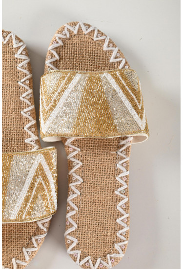 حذاء نسائي أنيق و مطرز حذاء نسائي أنيق و مطرز