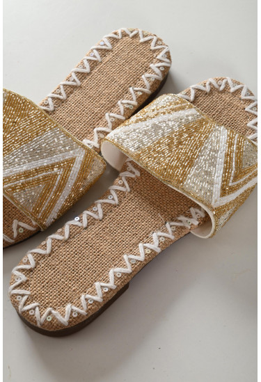 حذاء نسائي أنيق و مطرز حذاء نسائي أنيق و مطرز