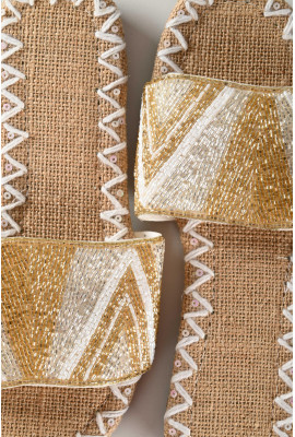 حذاء نسائي أنيق و مطرز