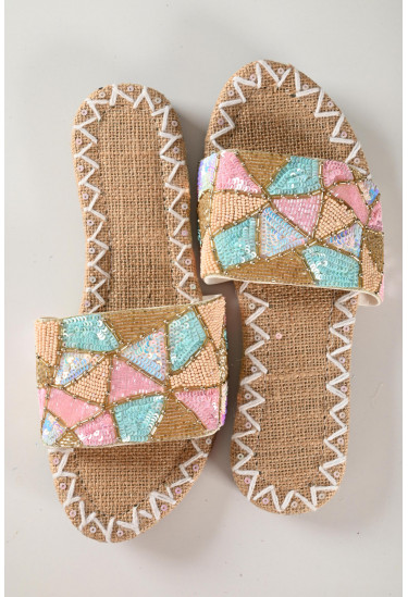 حذاء نسائي بخرز ملون حذاء نسائي بخرز ملون