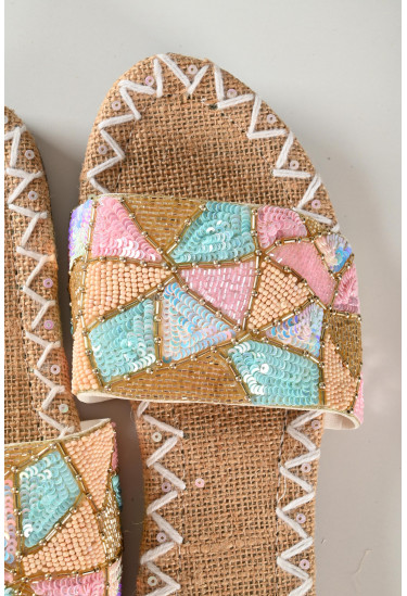 حذاء نسائي بخرز ملون حذاء نسائي بخرز ملون